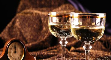 Скупка алкоголя 2-glasses-of-wine